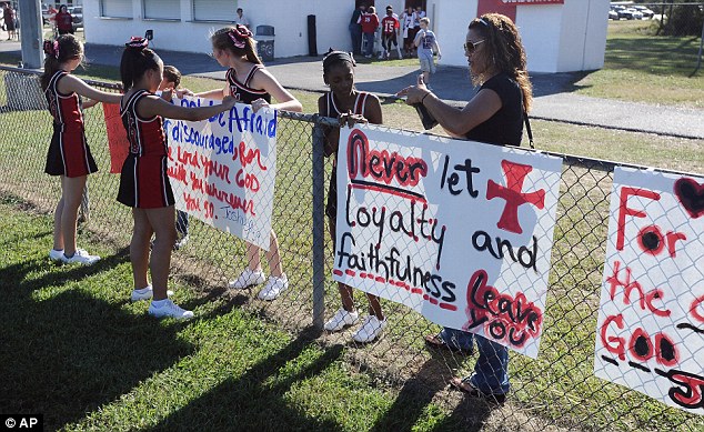 Cheerleaders allowed to use religious messages at sporting events