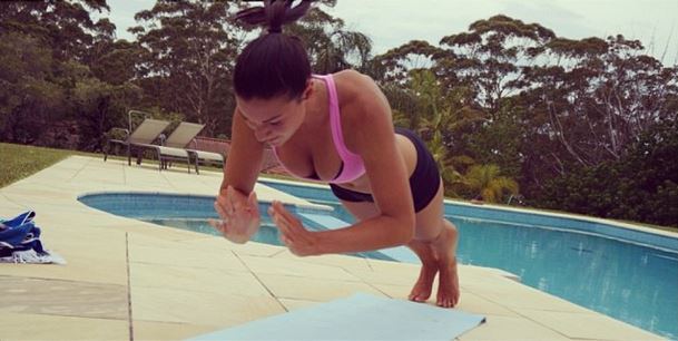 Michelle Jenneke works out, posts photos again
