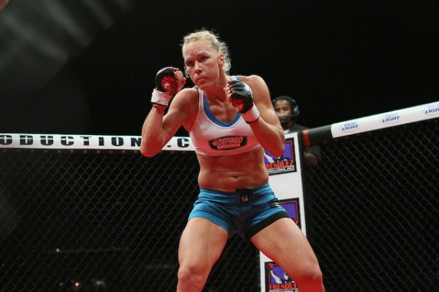 Holly Holm signs deal with UFC