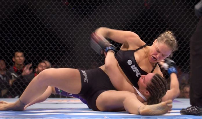 Ronda Rousey finishes off Alexis Davis in 16 seconds (GIF)