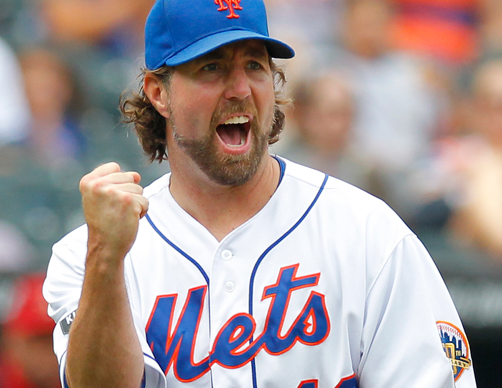 R.A. Dickey traded to Toronto Blue Jays, agrees to $25 million extension