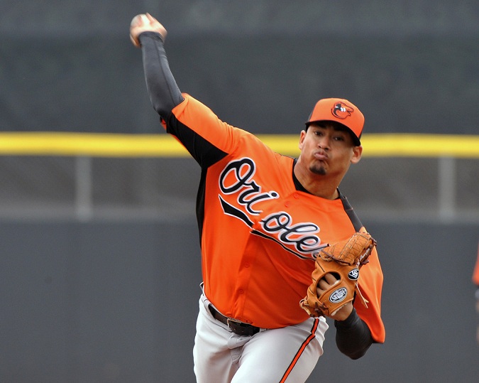 Rockies acquire pitcher Jair Jurrjens from Reds