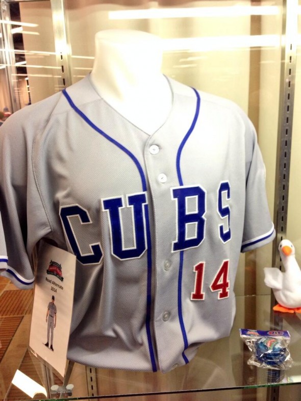 Chicago Cubs unveil new road jersey