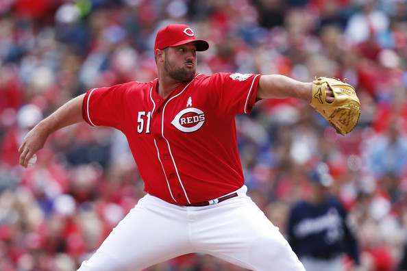 Brewers acquire reliever Jonathan Broxton from Reds