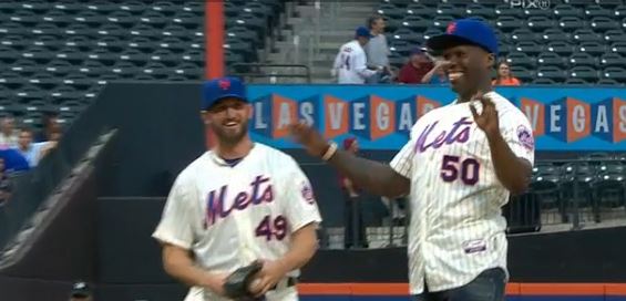 50 Cent throws out awful first pitch