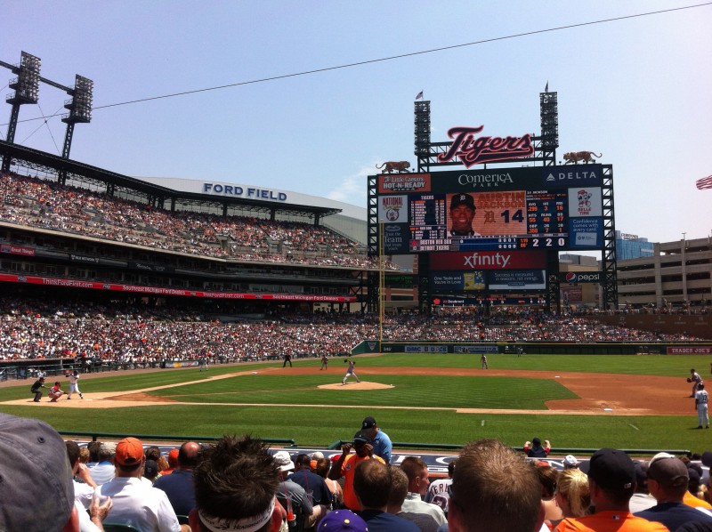 Tigers fan pantsed trying to get foul ball