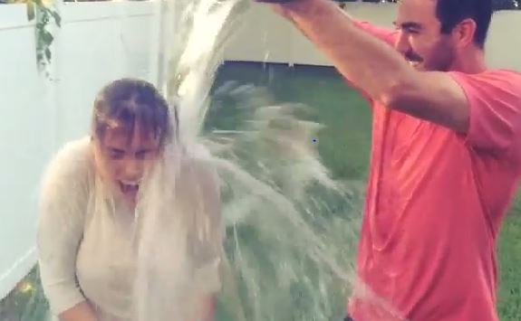 Justin Verlander and Kate Upton take Ice Bucket Challenge together (Video)