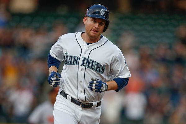 Orioles acquire Mark Trumbo from Mariners