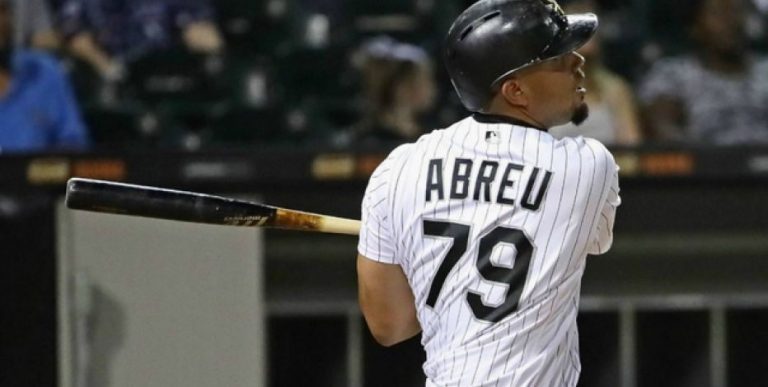 Jose Abreu signs three year deal with White Sox