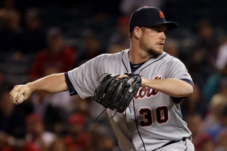 Alex Wilson returns to Tigers on minors deal