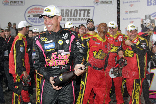 Clint Bowyer remains in NASCAR title hunt for another week