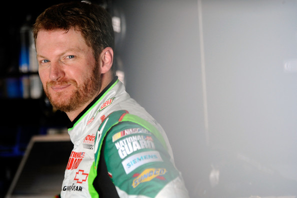 Earnhardt Jr. cleared to race at Martinsville