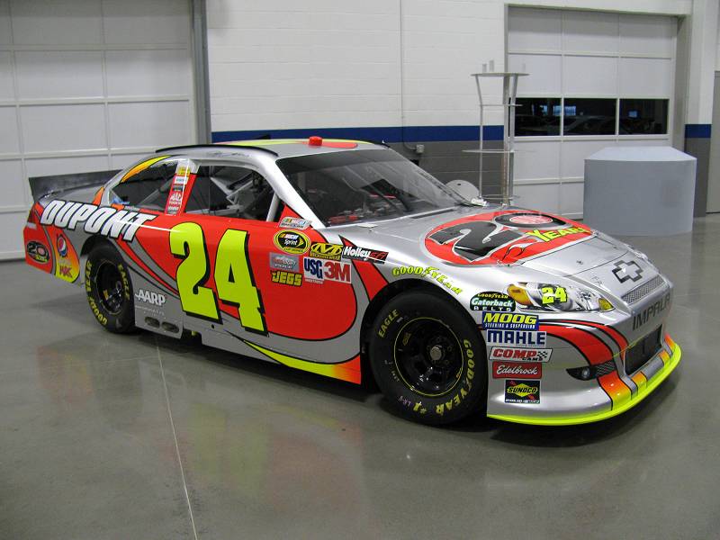 Photo: Jeff Gordon celebrates 20 Years of DuPont and Hendrick with paint scheme at Homestead