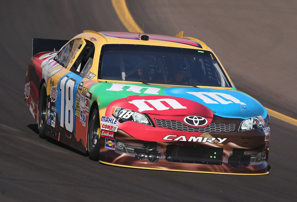 Kyle Busch wins pole at Phoenix, full starting lineup for AdvoCare 500