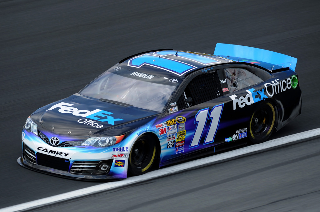 Denny Hamlin wins pole for Coca-Cola 600 at Charlotte Motor Speedway, full starting lineup