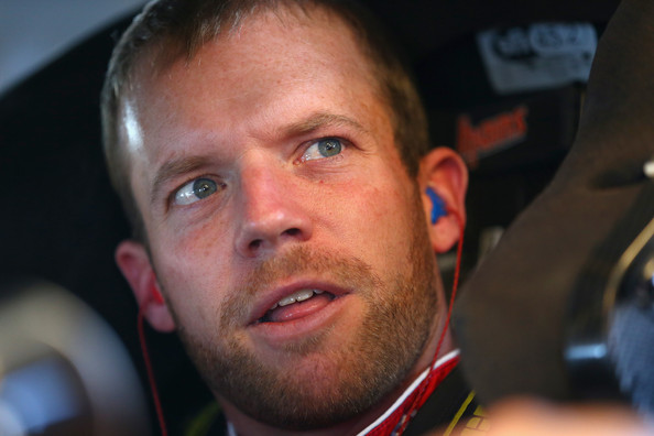 Regan Smith re-signs with JR Motorsports, still wants Cup ride