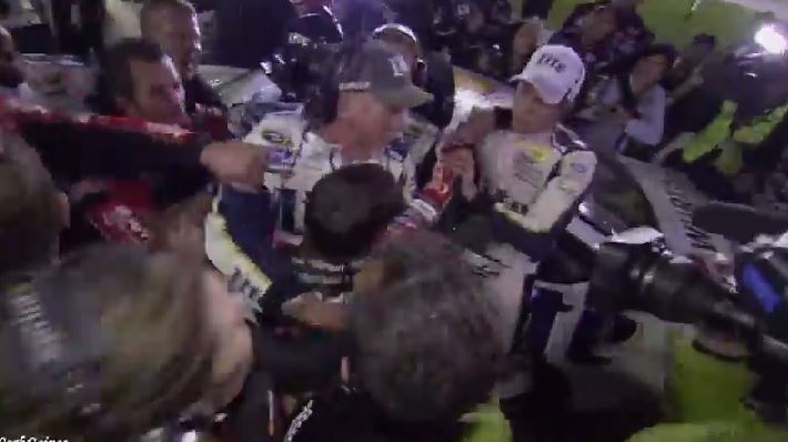 Jeff Gordon, Brad Keselowski erupt in brawl after Texas NASCAR race (Video)