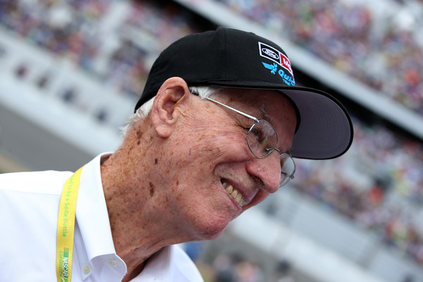 NASCAR Hall of Famer Glen Wood, dies at age 93