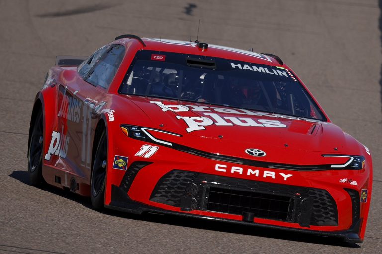 Denny Hamlin on Phoenix Cup pole, Starting Lineup for Shriners Children’s 500
