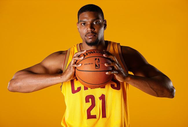 Pacers sign Andrew Bynum