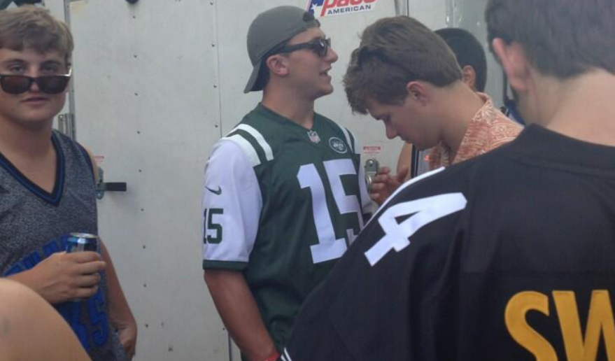 Johnny Manziel kicked out of Texas party, wears Tebow jersey