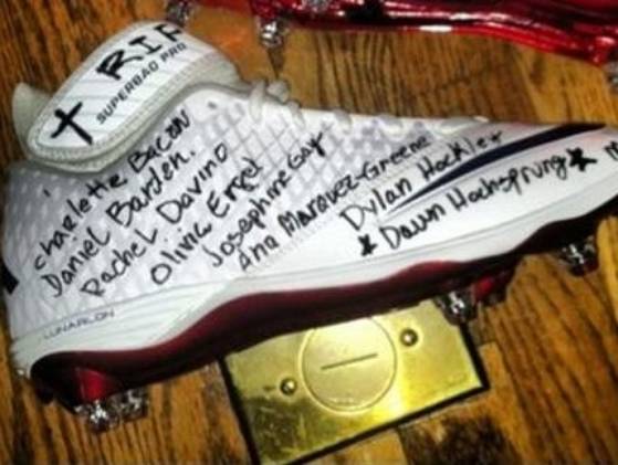 Chris Johnson has names of shooting victims on shoes for MNF