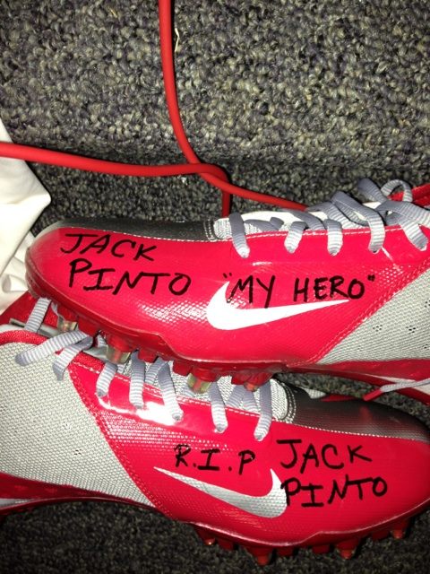 Victor Cruz, Giants WR honored Sandy Hook victim Jack Pinto during game