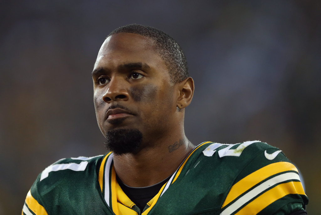 Charles Woodson signs with Raiders