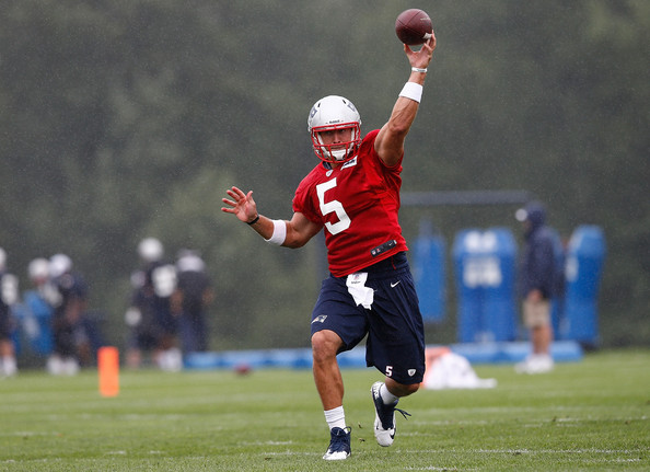 Tim Tebow catching and doing running drills at Patriots practice