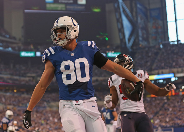 Colts TE Coby Fleener exits game with knee sprain