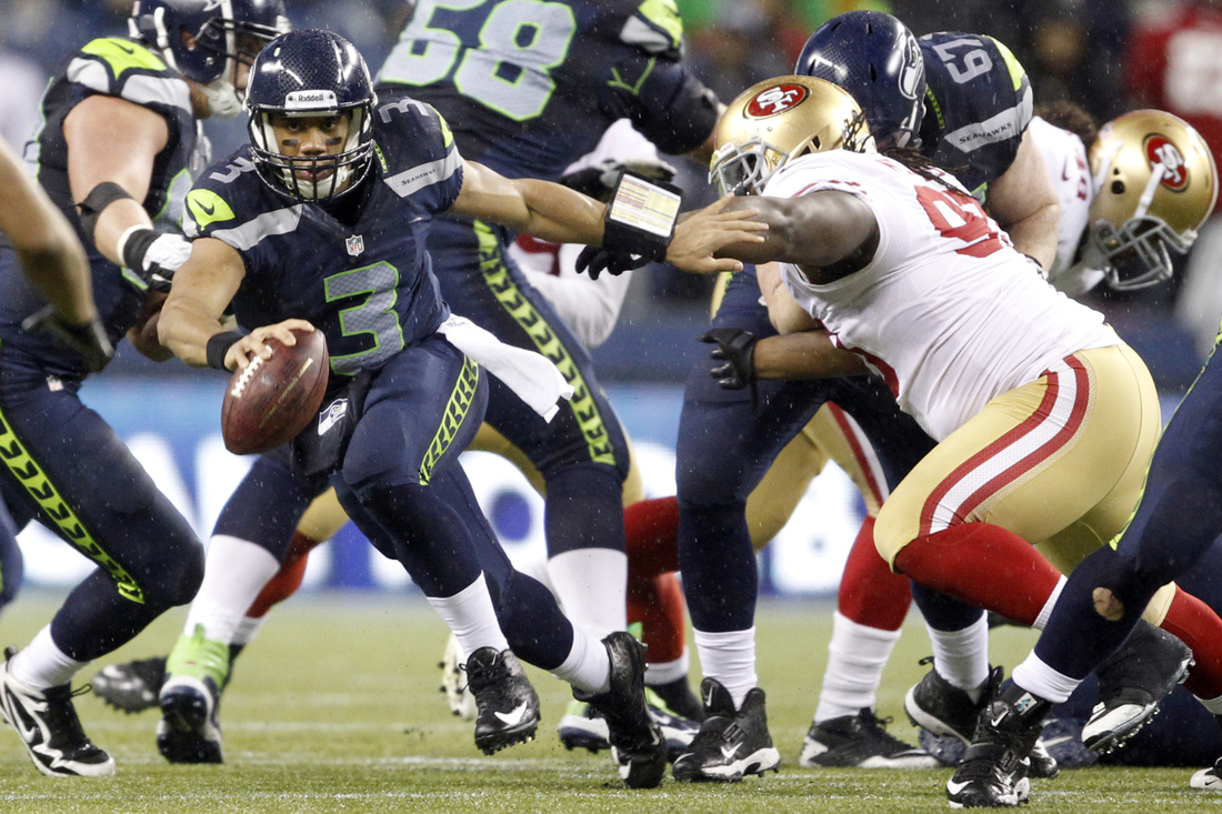 Russell Wilson fumbles on first play, spots 49ers a field goal (GIF)