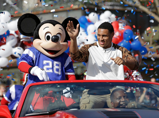 Super Bowl MVP Malcolm Smith visits Disney World (Video)