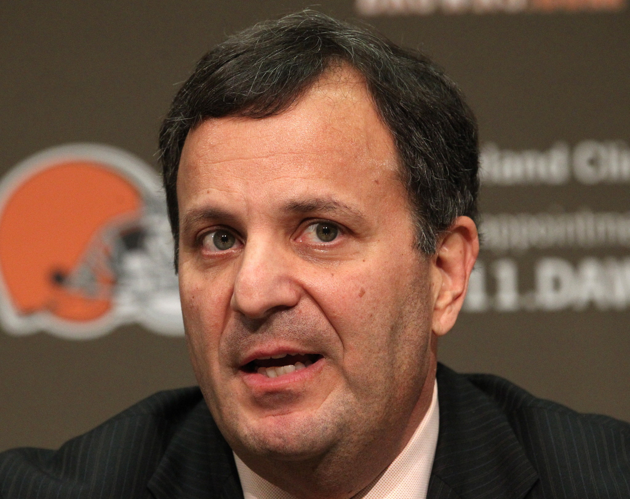 Mike Lombardi out as Browns GM, Ray Farmer takes over