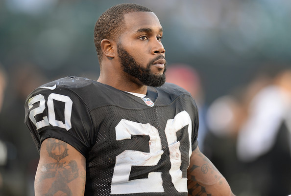 Raiders re-sign Darren McFadden as Rashad Jennings signs with Giants