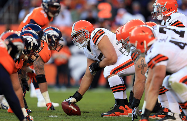 Jaguars and center Alex Mack agree on offer sheet, Browns will have chance to match