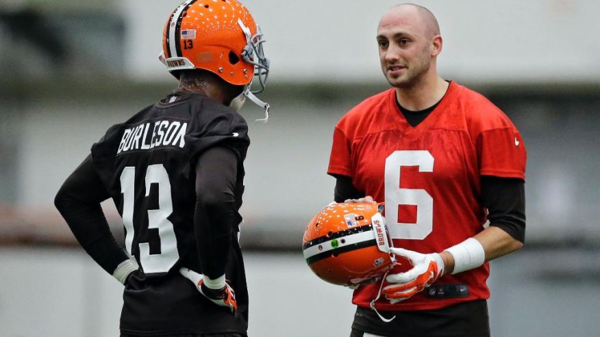 Paul Kruger throws support behind Brian Hoyer in Browns QB battle