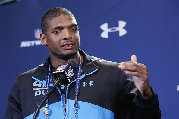 St. Louis Rams select Michael Sam in 7th round (Video)