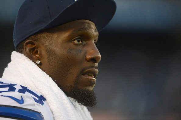 Cowboys WR Dez Bryant leaves game with shoulder injury