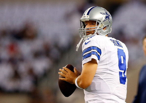 Tony Romo has two small fractures in back
