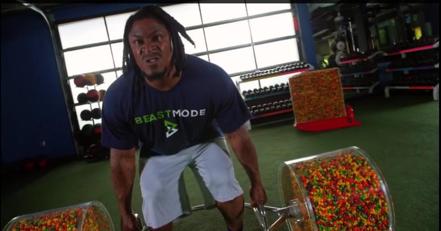Marshawn Lynch trains with Skittles (Video)