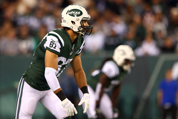 Eric Decker takes shot to groin, wife Jessie James shows concern