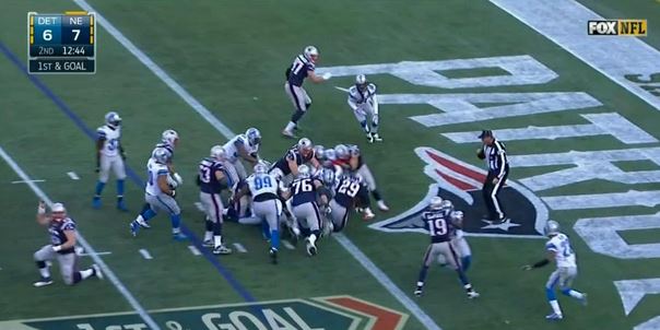 LaGarrette Blount rushes for TD on first carry with Patriots, busts out dance moves