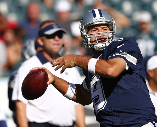 Tony Romo injured, knocked out of game against Eagles