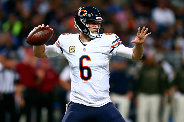 Bears GM throws support behind Jay Cutler