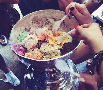 Kings player eats sundae out of Stanley Cup