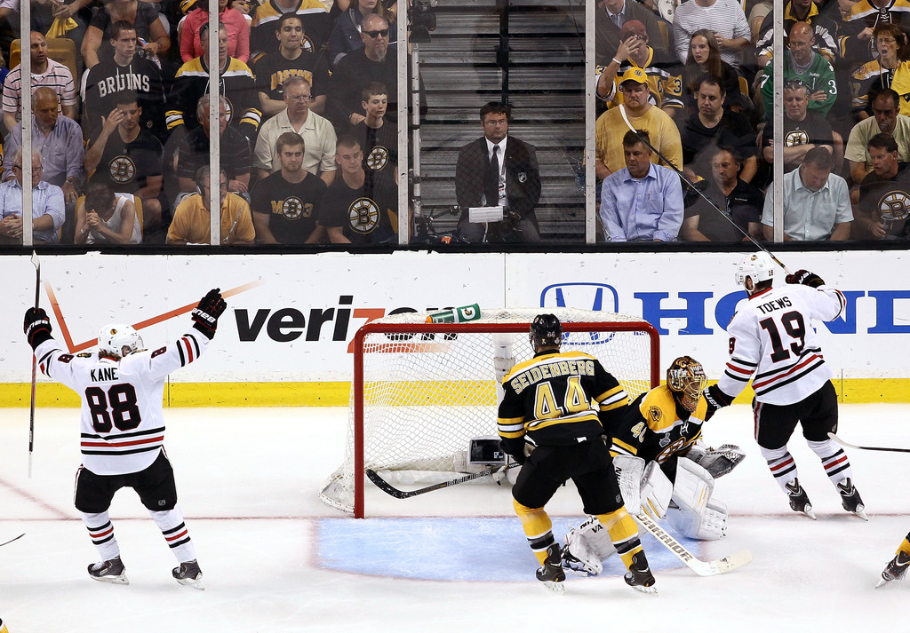 Blackhawks stun Bruins late in third to win Stanley Cup