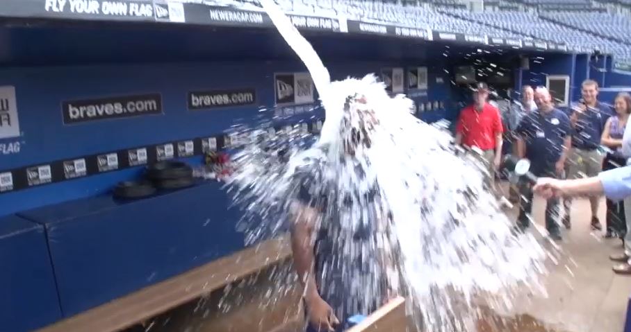 Jason Heyward takes on Ice Bucket Challenge (video)