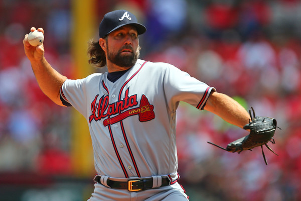 Braves waiting on Dickey decision before picking up option for 2018