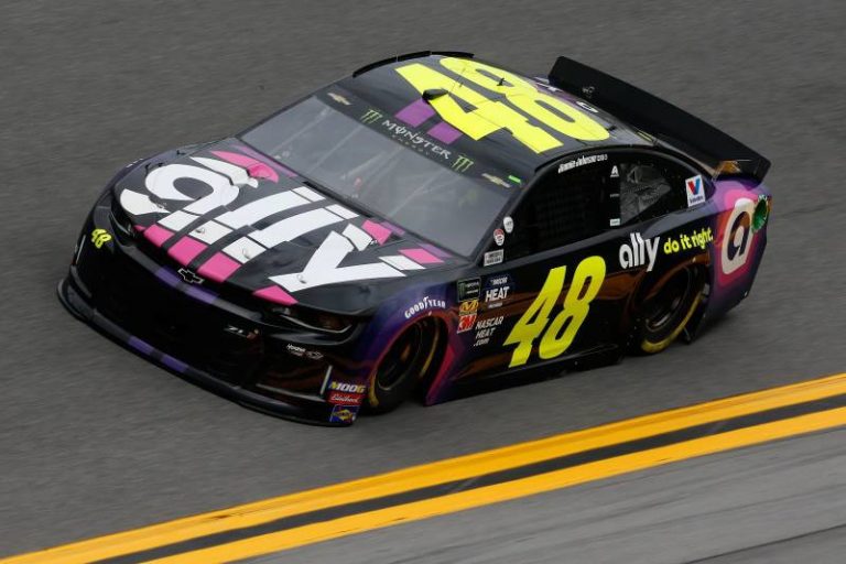 Jimmie Johnson gets new crew chief for playoff push