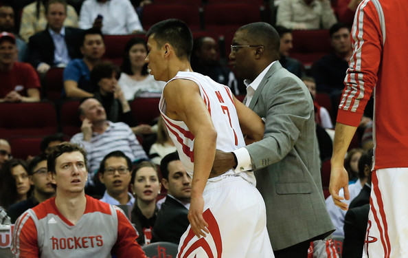 Jeremy Lin forced from Wednesday’s game with knee contusion